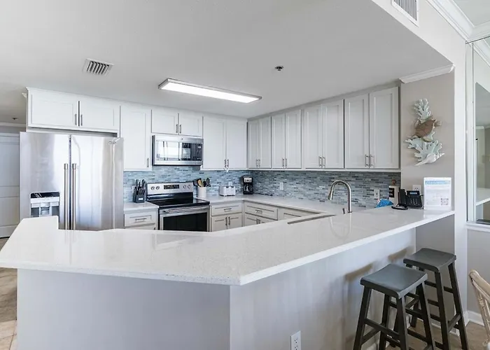 Apartment Club 303b By Youngs Suncoast *