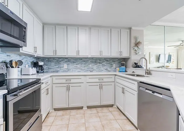 Club 303b By Youngs Suncoast Apartment *