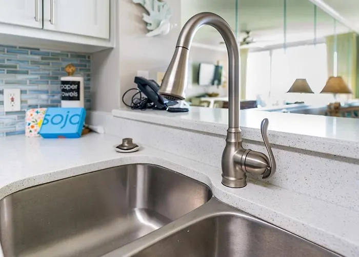 Club 303b By Youngs Suncoast Apartment *