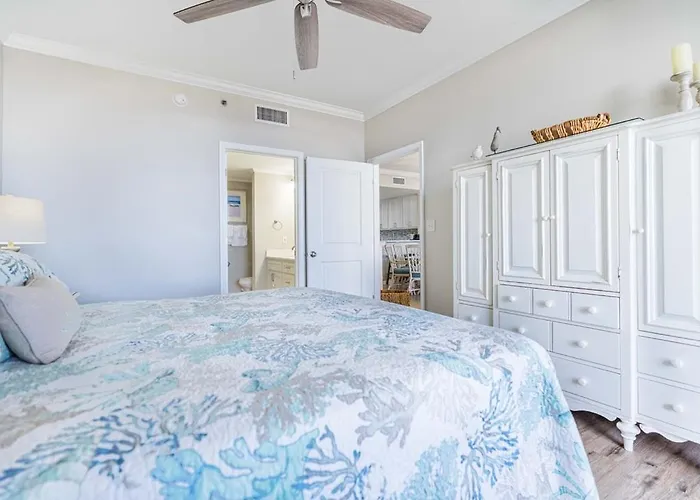Apartment Club 303b By Youngs Suncoast *