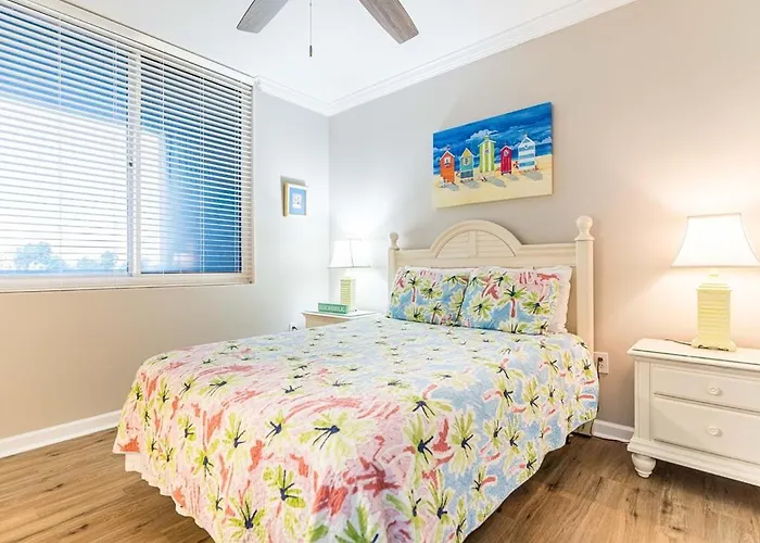 Club 303b By Youngs Suncoast Apartment