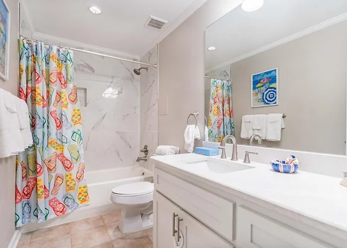 Club 303b By Youngs Suncoast Apartment