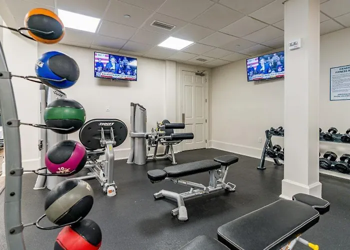 Club 303b By Youngs Suncoast Apartment