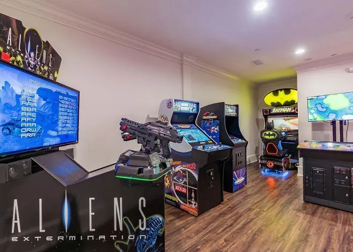Club 303b By Youngs Suncoast Apartment