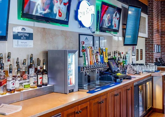 Club 303b By Youngs Suncoast